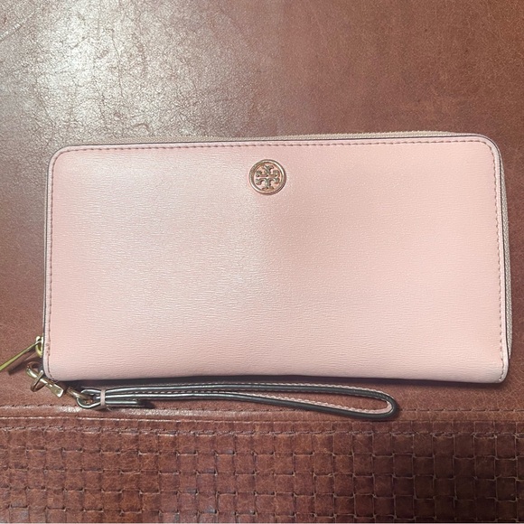 Tory Burch Continental Wallet In Pale Pink Color - Picture 9 of 16